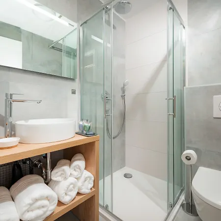 לינה וארוחת בוקר Skaline Luxury