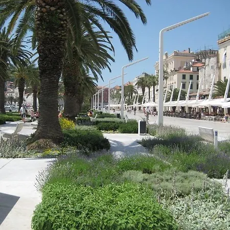 Alojamento de Acomodação e Pequeno-almoço Skaline Luxury 4*