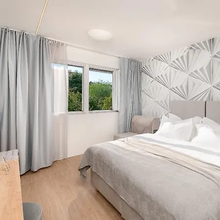 Skaline Luxury 4* ספליט